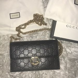 Gucci icon chain wallet